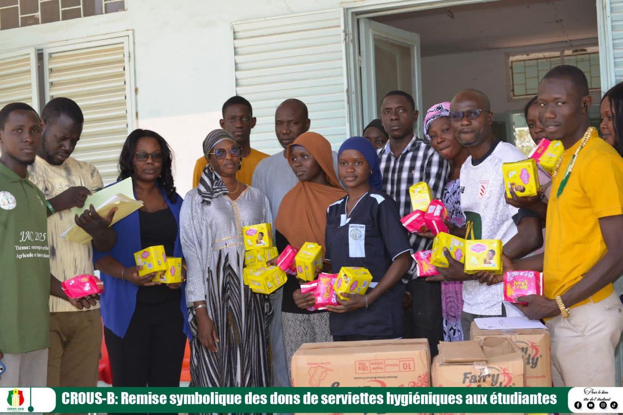 Don de serviettes hygiéniques aux étudiantes de l'UADB